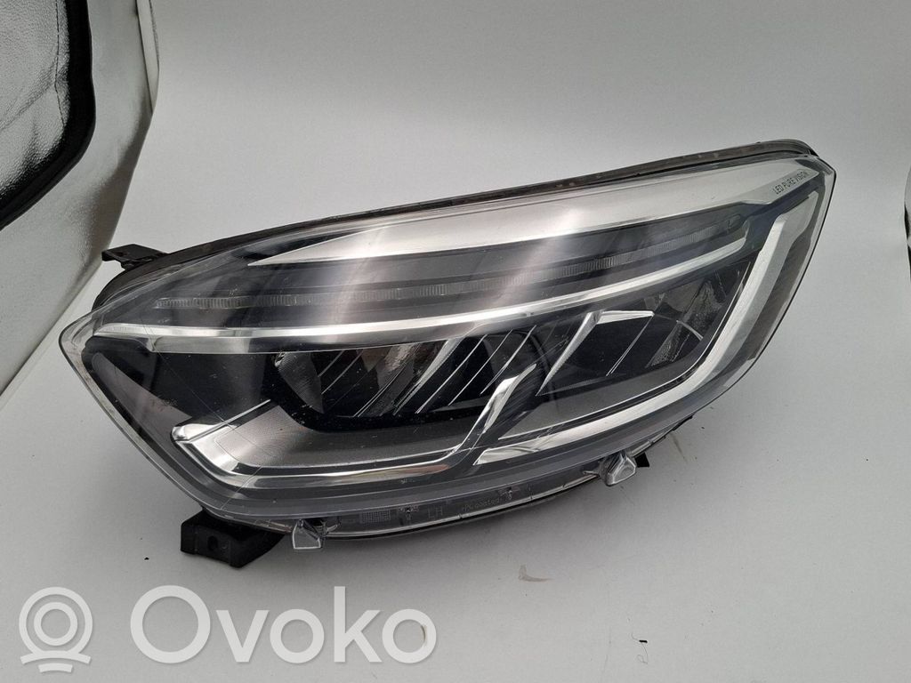 Renault Captur Headlight/headlamp 