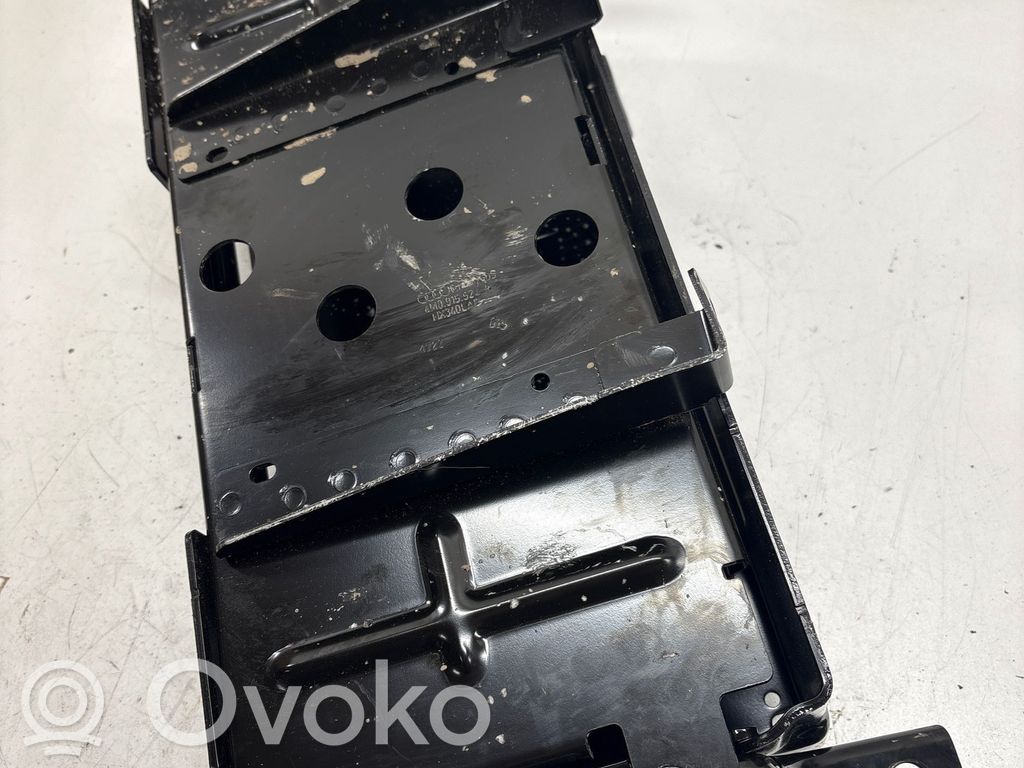 Audi RS Q8 Mocowanie baterii pojazdu hybrydowego / elektrycznego 