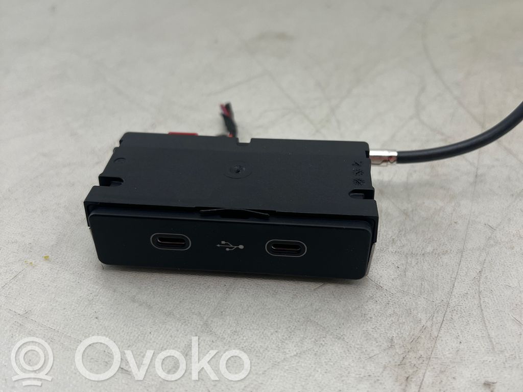Porsche Macan (95C) Enchufe conector entrada auxiliar 