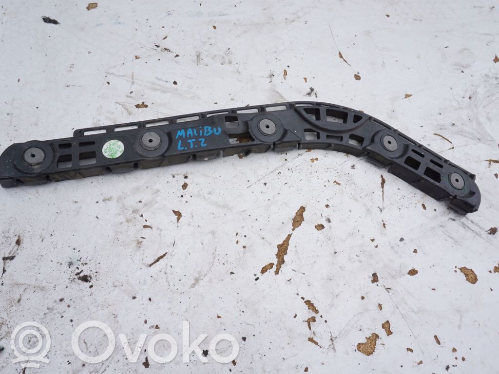 Rear bumper mounting bracket