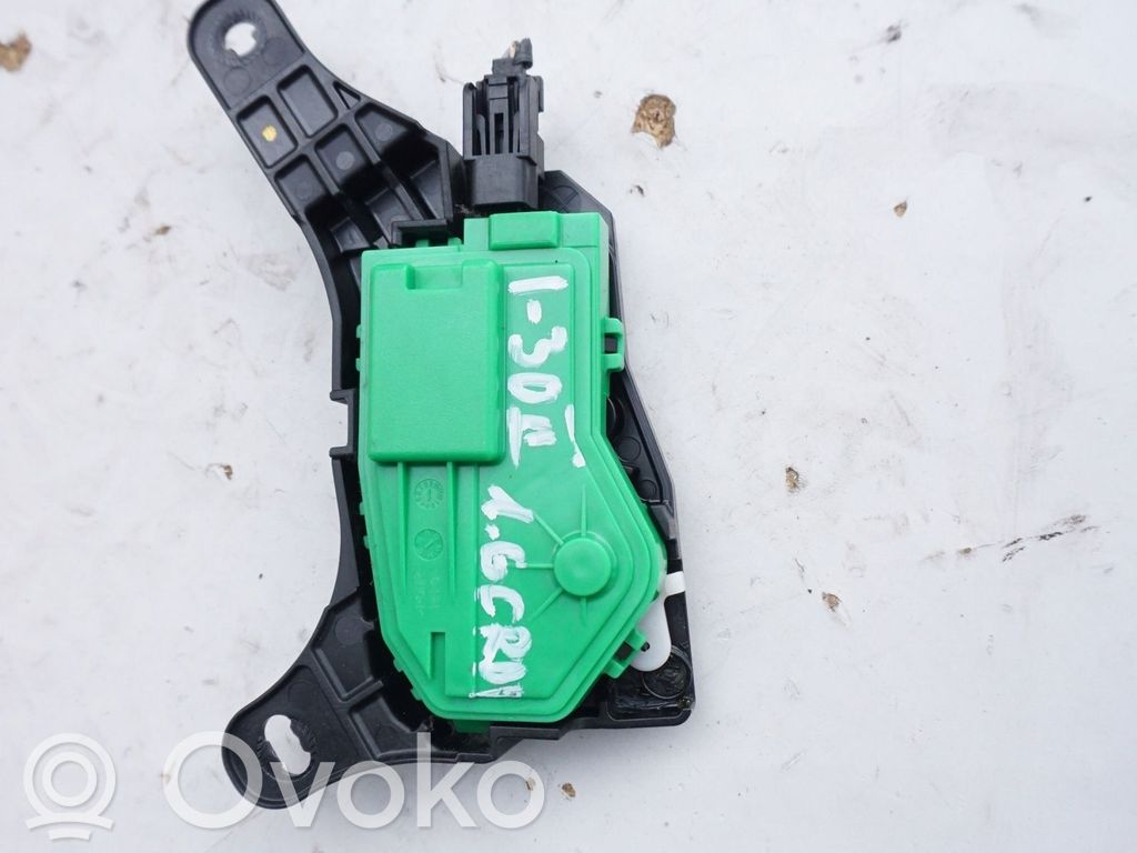 Nissan Qashqai J12 Aizmugurējā pārsega pievilcējs 