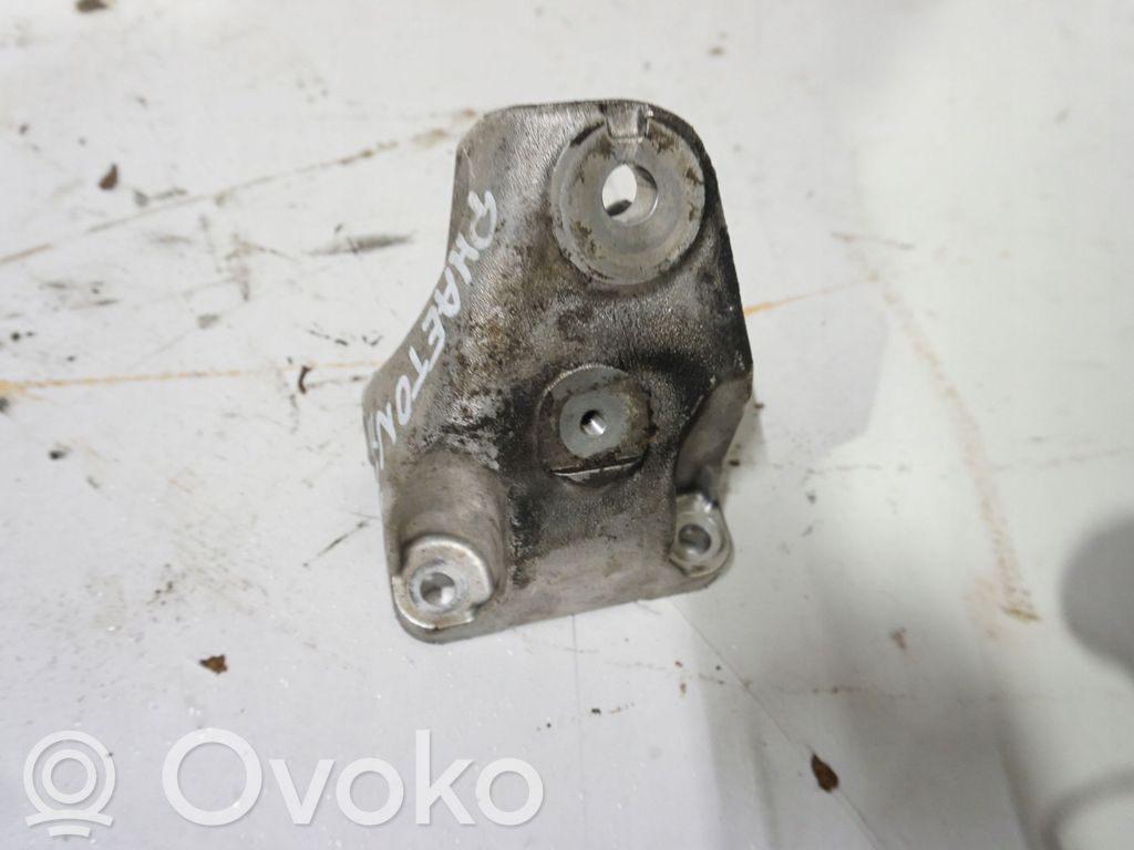 Volkswagen Phaeton Engine mounting bracket 