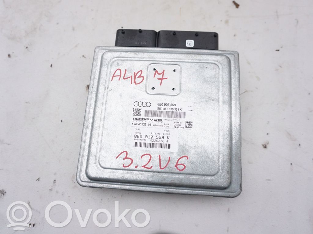 Engine control unit/module   8E0910559K