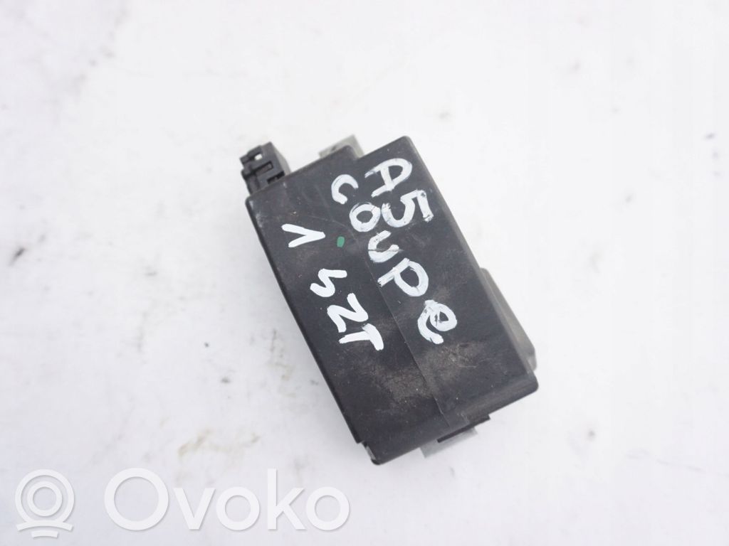 Audi A5 8T 8F Ohjauspyörän lukitus 