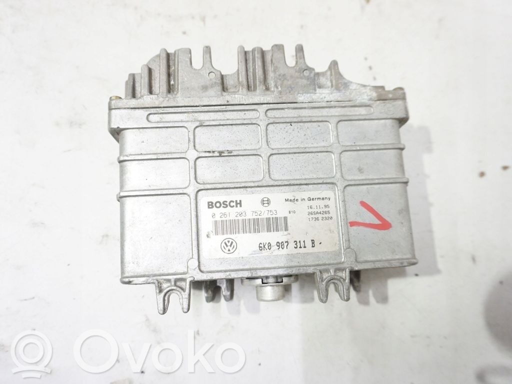 Volkswagen Golf III Engine control unit/module 