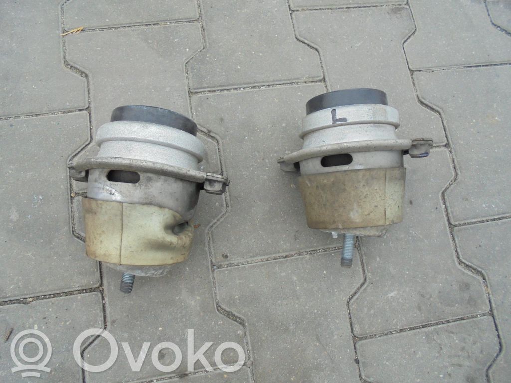 Engine mount bracket   94837504901,APAPODUSZKA