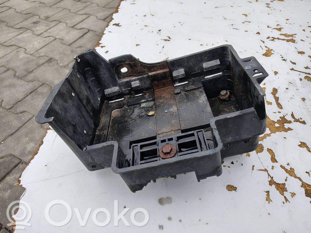 Battery box tray