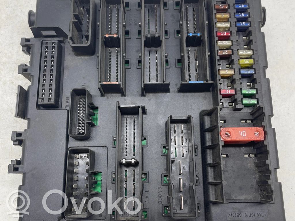 Opel Vectra C Saugiklių blokas 