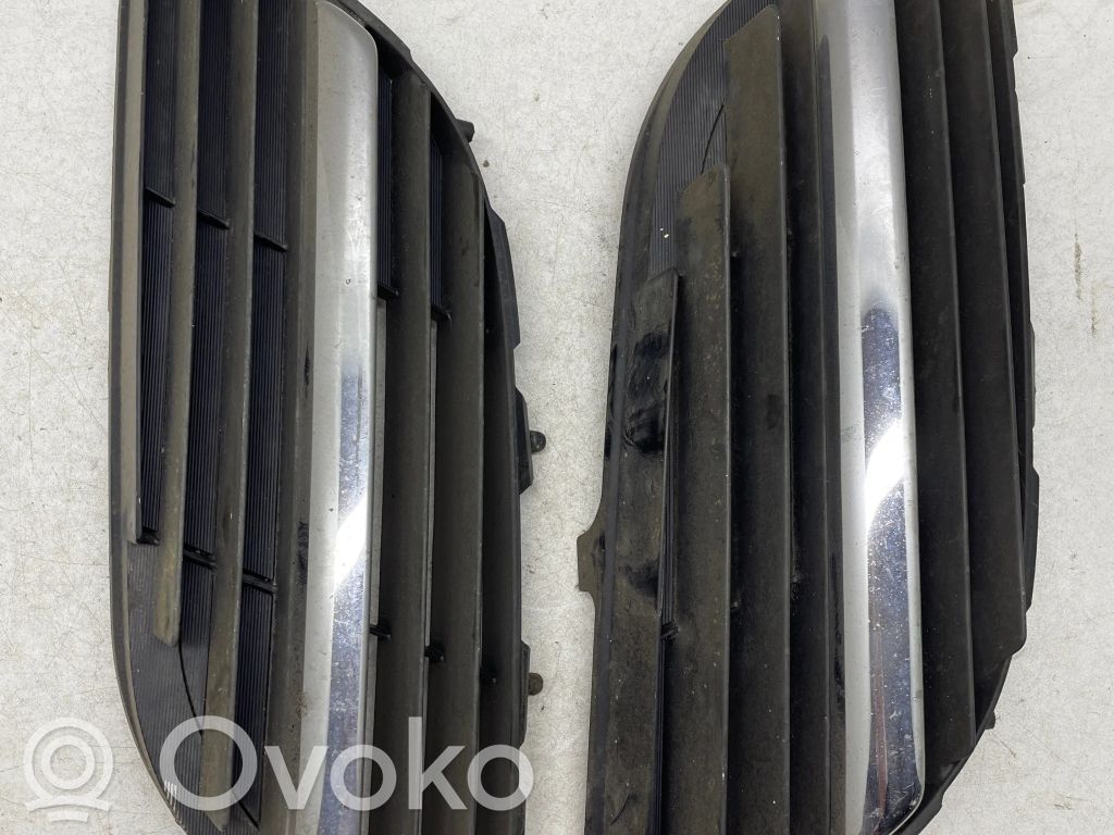 Nissan Almera Tino Front grill 