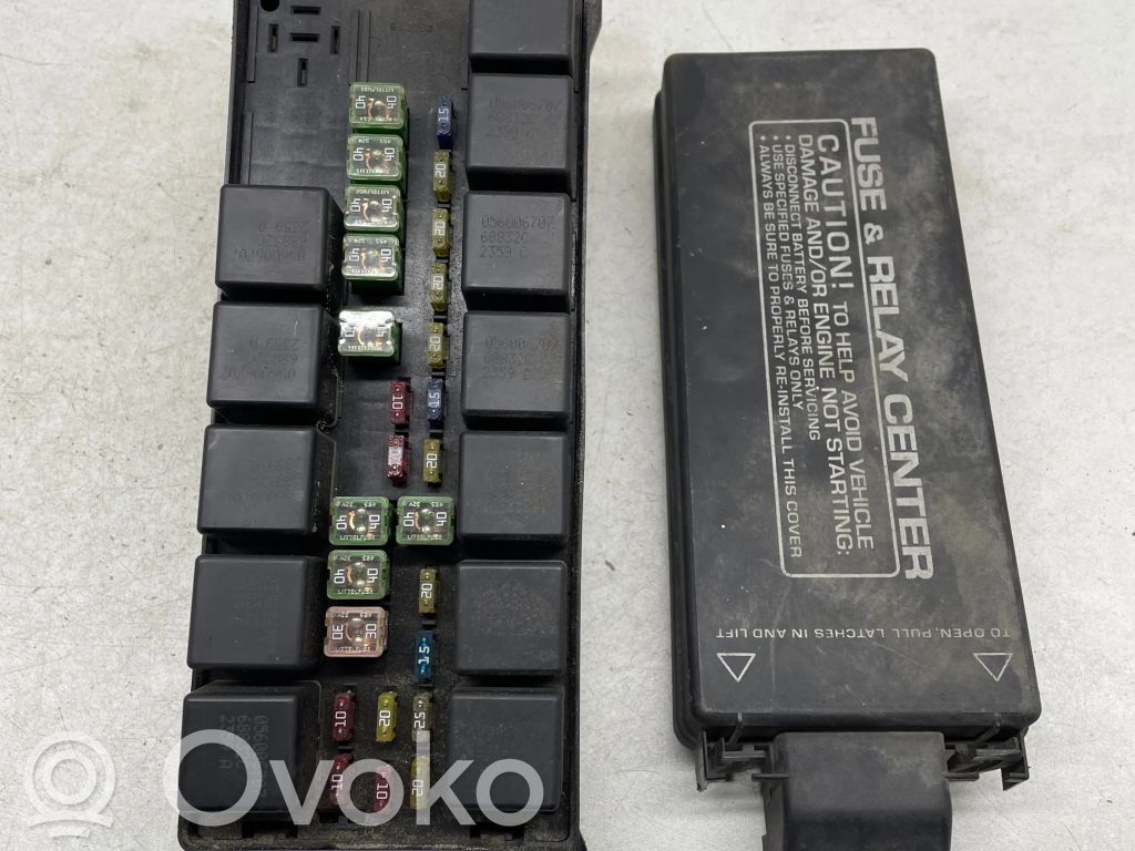 Chrysler Voyager Fuse box set 
