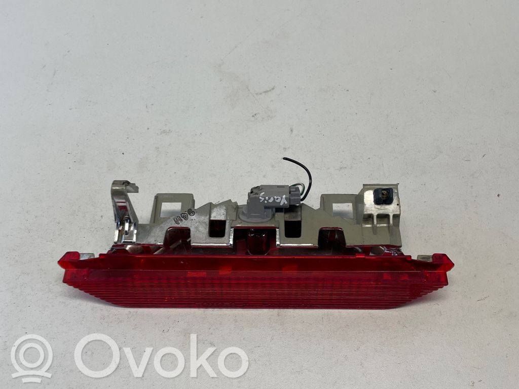 Toyota Yaris Third/center stoplight 