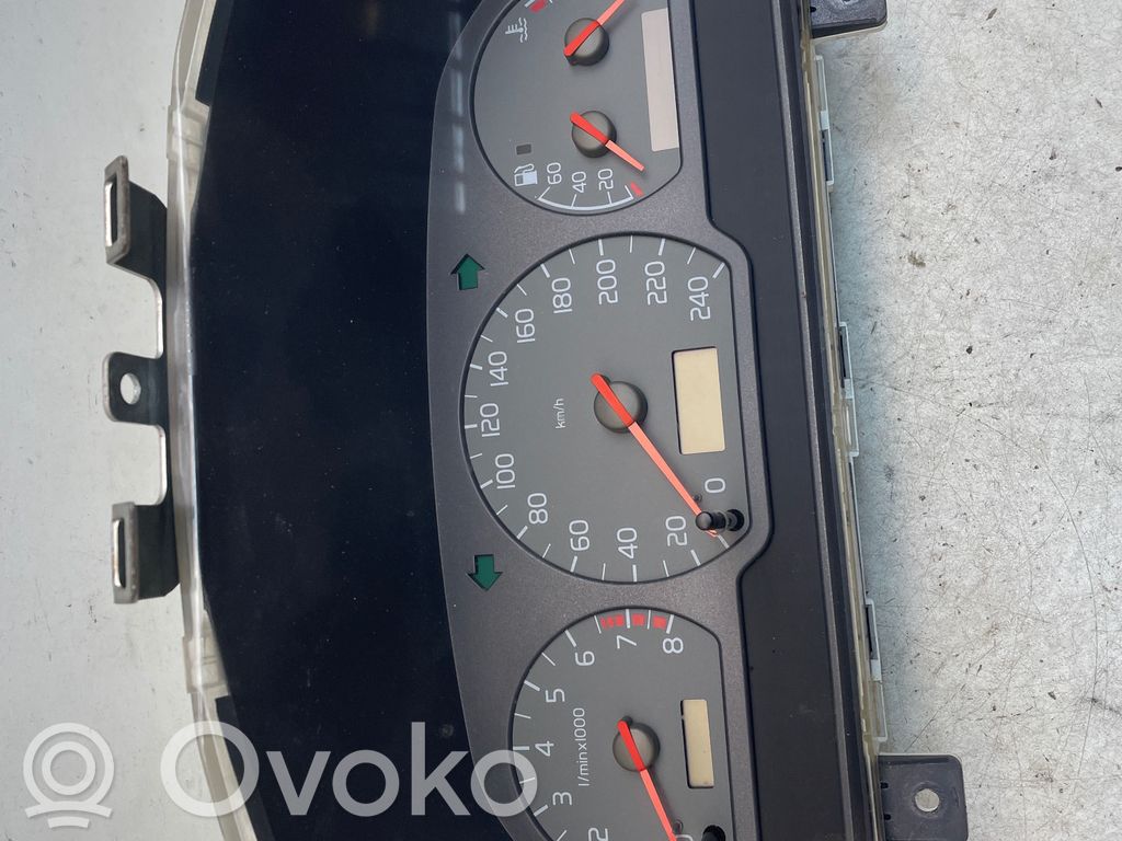 Volvo S40, V40 Spidometrs (instrumentu panelī) 