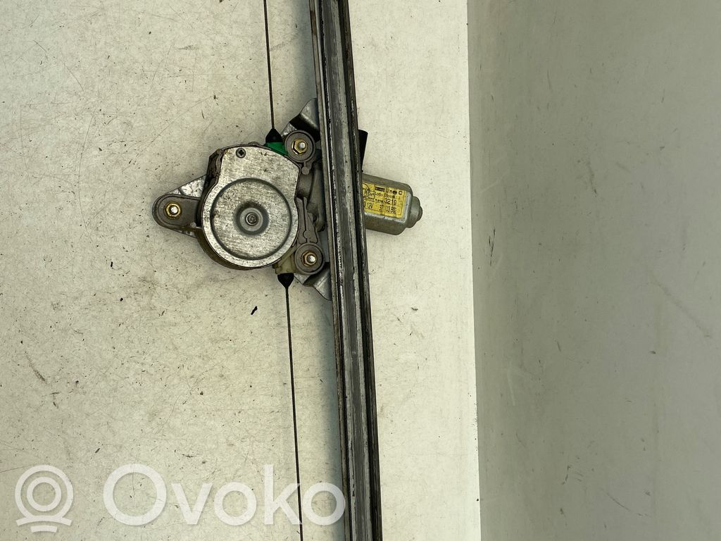 Opel Vivaro Front door window regulator with motor 