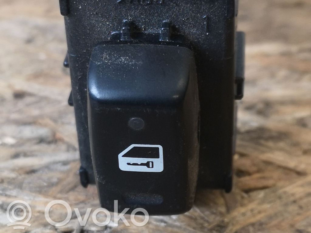 Lexus RX 300 Central locking switch button 