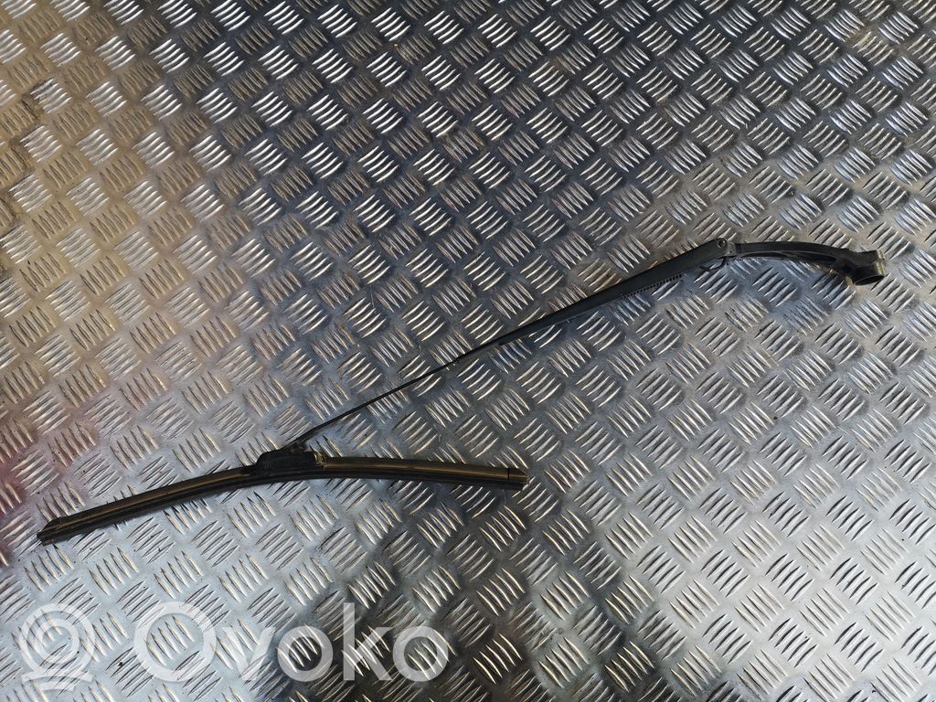Subaru Outback Front wiper blade arm 