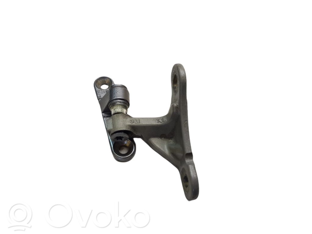 Mercedes-Benz B W245 Front door upper hinge 