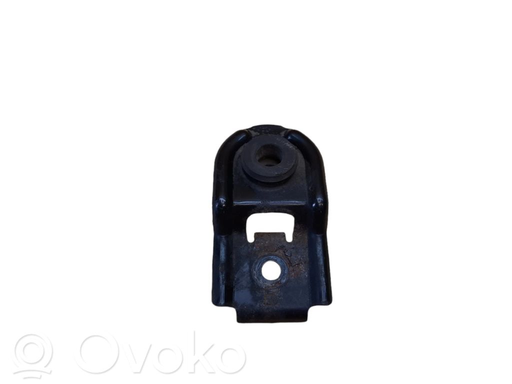 Subaru Legacy Radiator mount bracket 