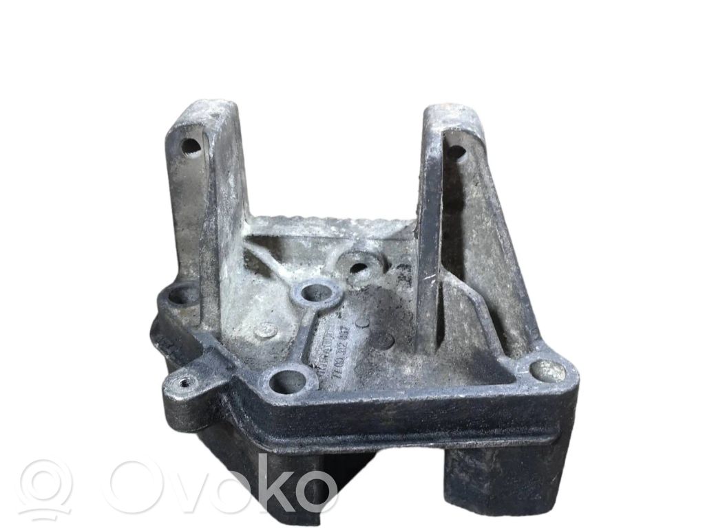 Renault Trafic II (X83) Engine mounting bracket 