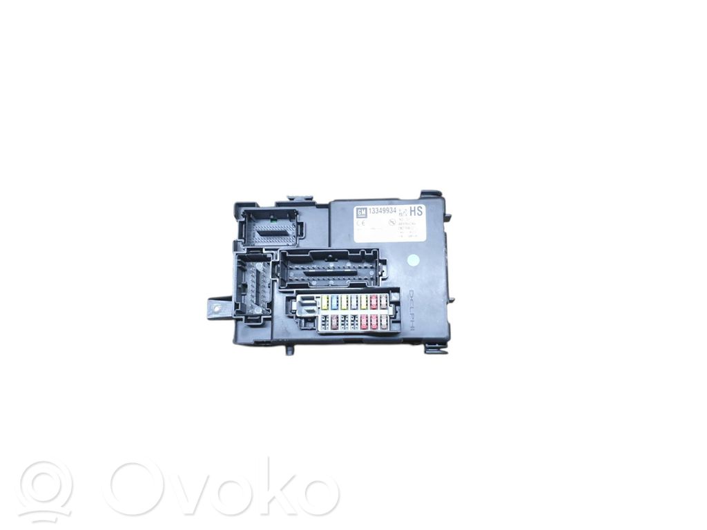 Opel Meriva B Fuse module 