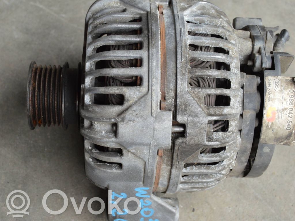 Mercedes-Benz C W203 Alternador 