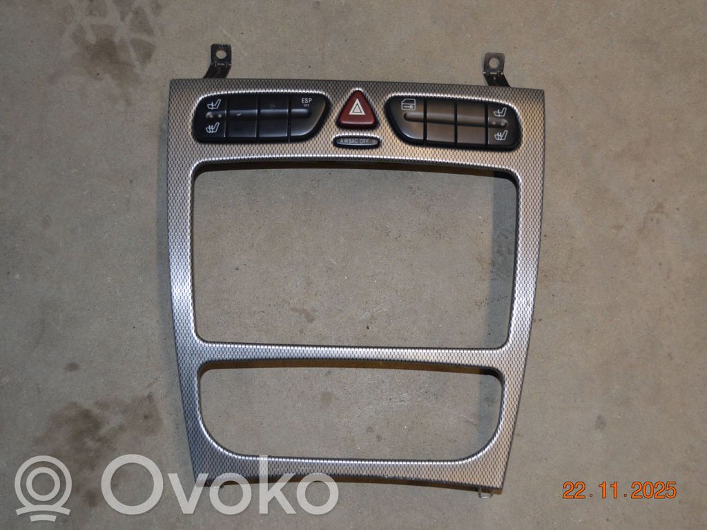 Mercedes-Benz C W203 Przycisk świateł awaryjnych 