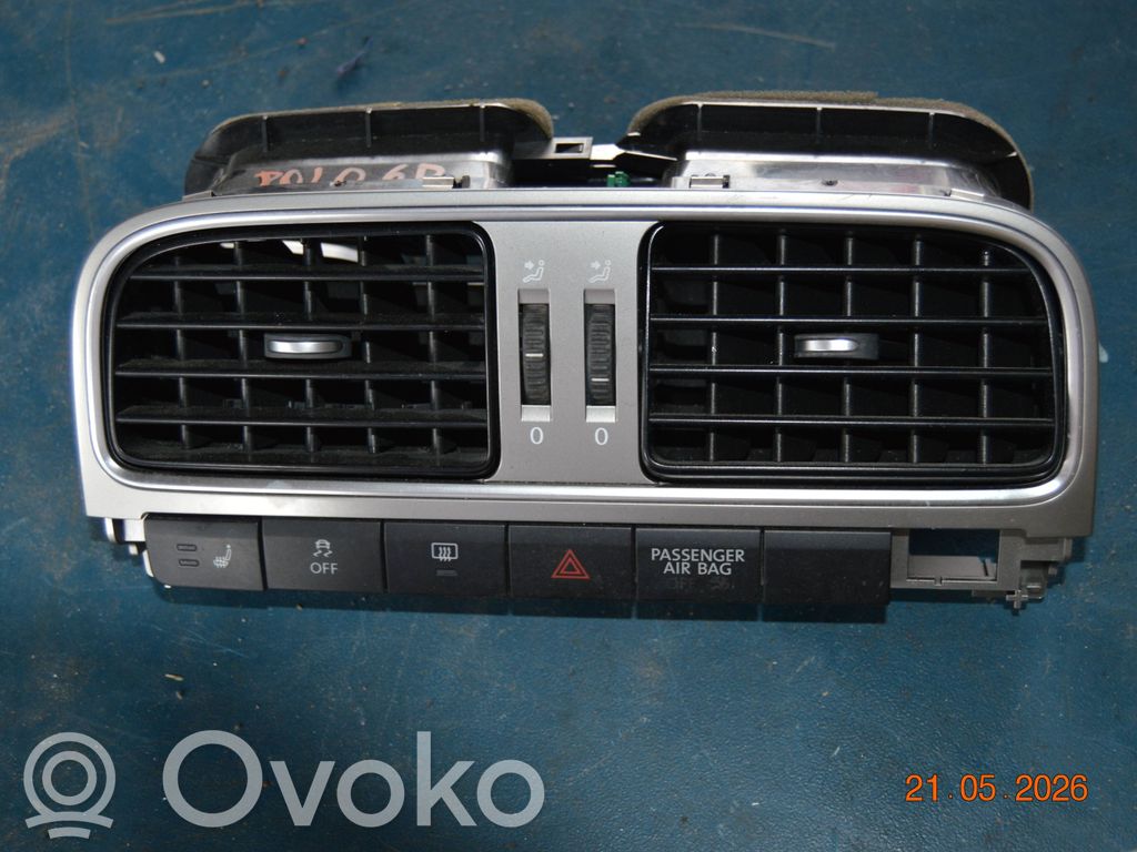 Volkswagen Polo V 6R Dysze / Kratki środkowego nawiewu deski rozdzielczej 