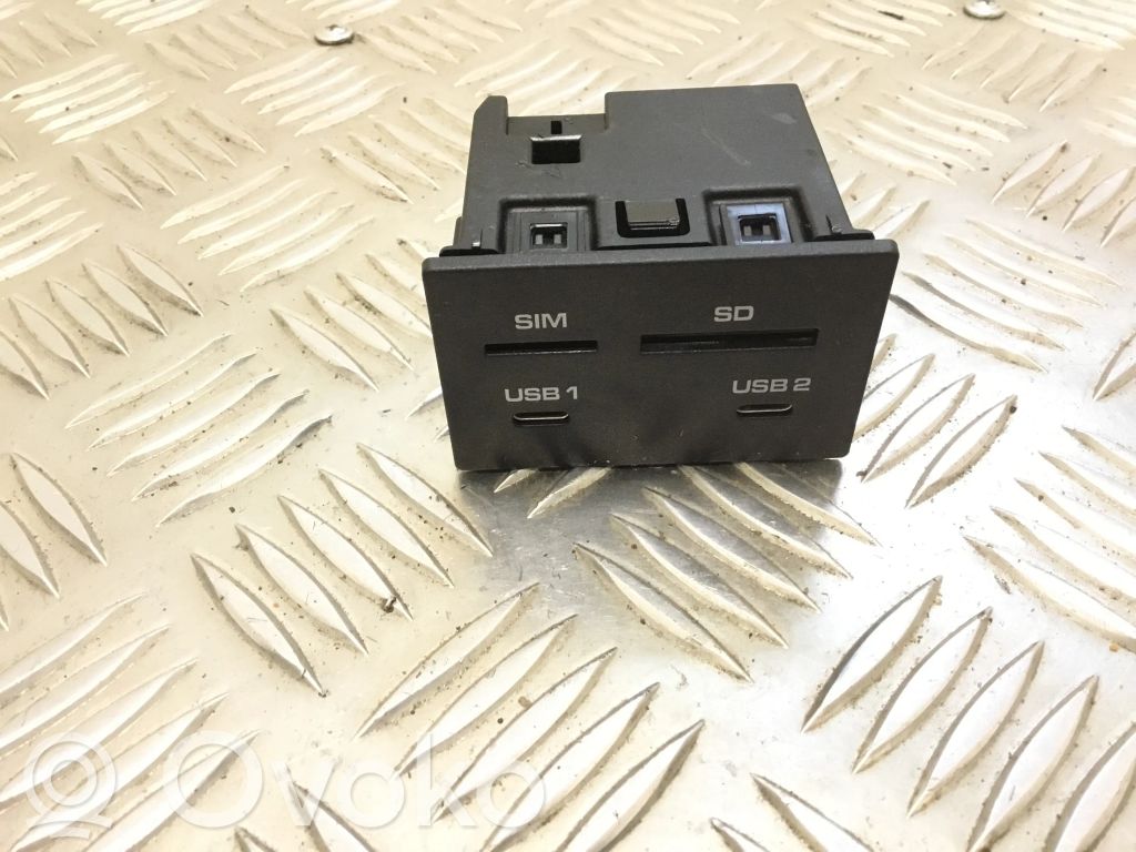 12 V Socket (front)   95B035736A