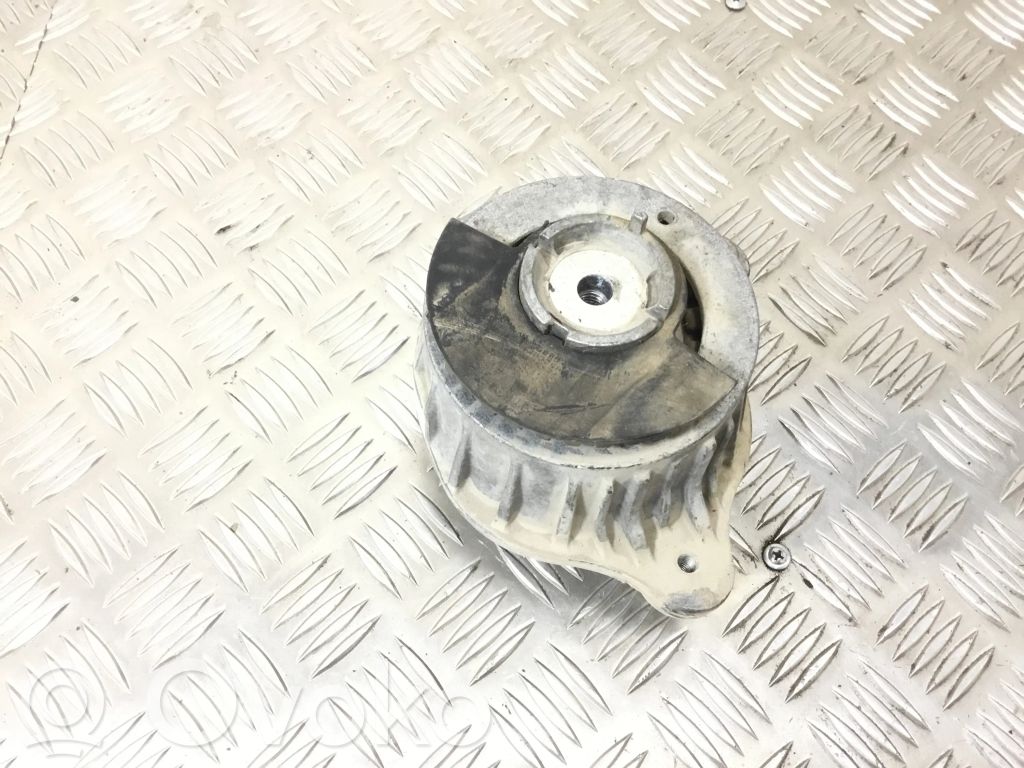 Mercedes-Benz E W238 Engine mount bracket 