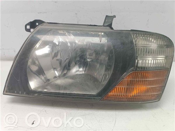 Mitsubishi Montero Lampa przednia 