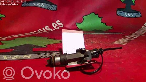 Opel Astra H Inyector de combustible 
