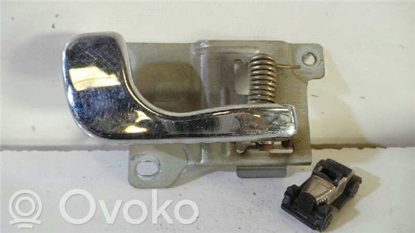 Mitsubishi Montero Manecilla interna puerta delantera 