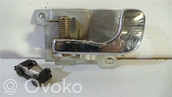 Mitsubishi Montero Manecilla interna puerta delantera 