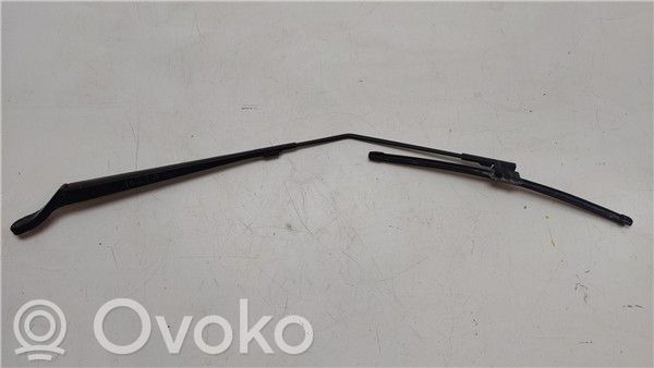 Peugeot 207 Front wiper blade arm 