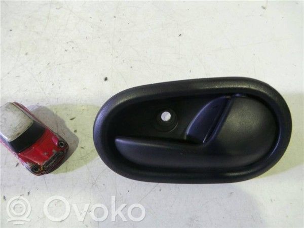 Dacia Sandero Manecilla interna puerta delantera 