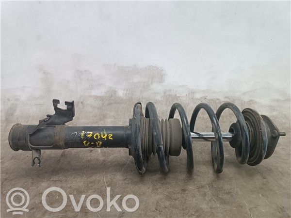 Nissan Almera N16 Priekšpusē amortizators 