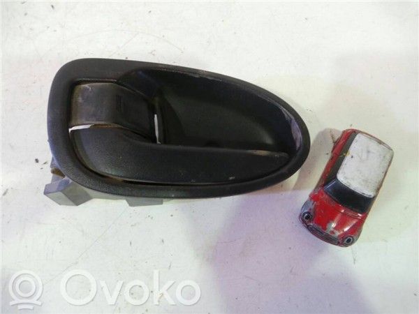 Toyota Yaris Poignée inférieure de porte avant 