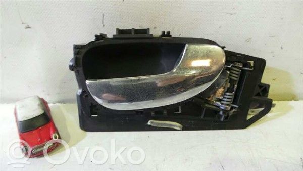 Peugeot 307 Front door interior handle 