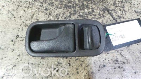 Nissan Primera Manecilla interna puerta delantera 