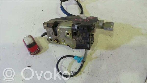 Citroen C4 I Takaoven lukko 