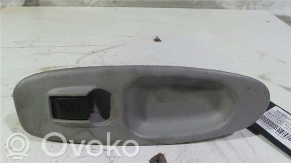 Nissan Almera Tino Elektrinių langų jungtukas 