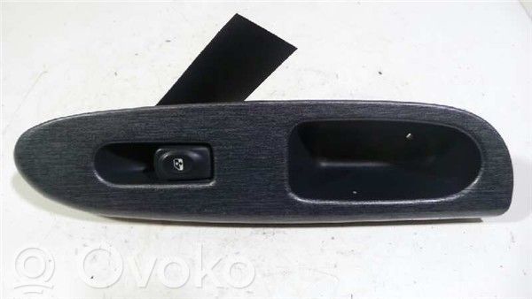 Renault Clio II Elektrisko logu slēdzis 