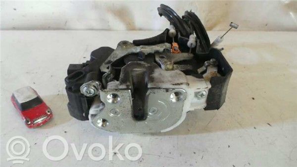 Mitsubishi Colt Cerradura de puerta delantera 