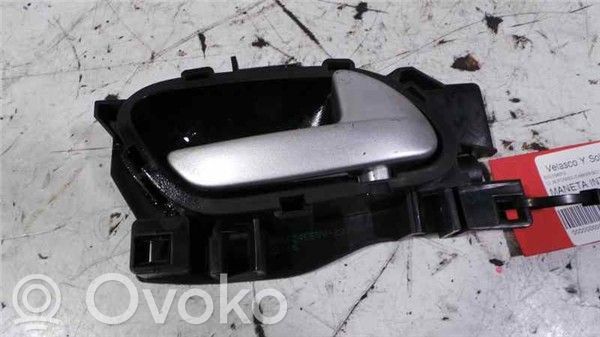 Peugeot 207 Front door interior handle 