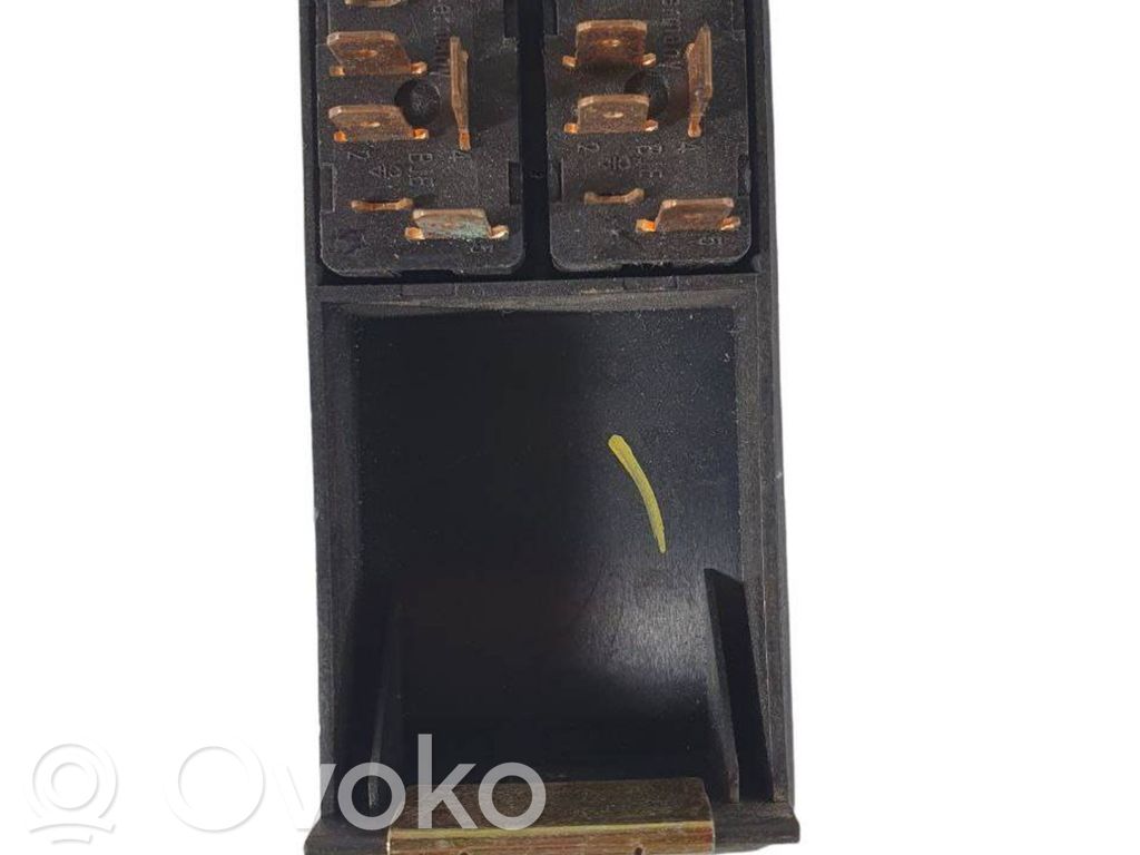 Audi A6 S6 C4 4A Electric window control switch 