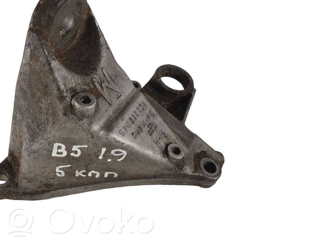 Volkswagen PASSAT B5 Engine mounting bracket 