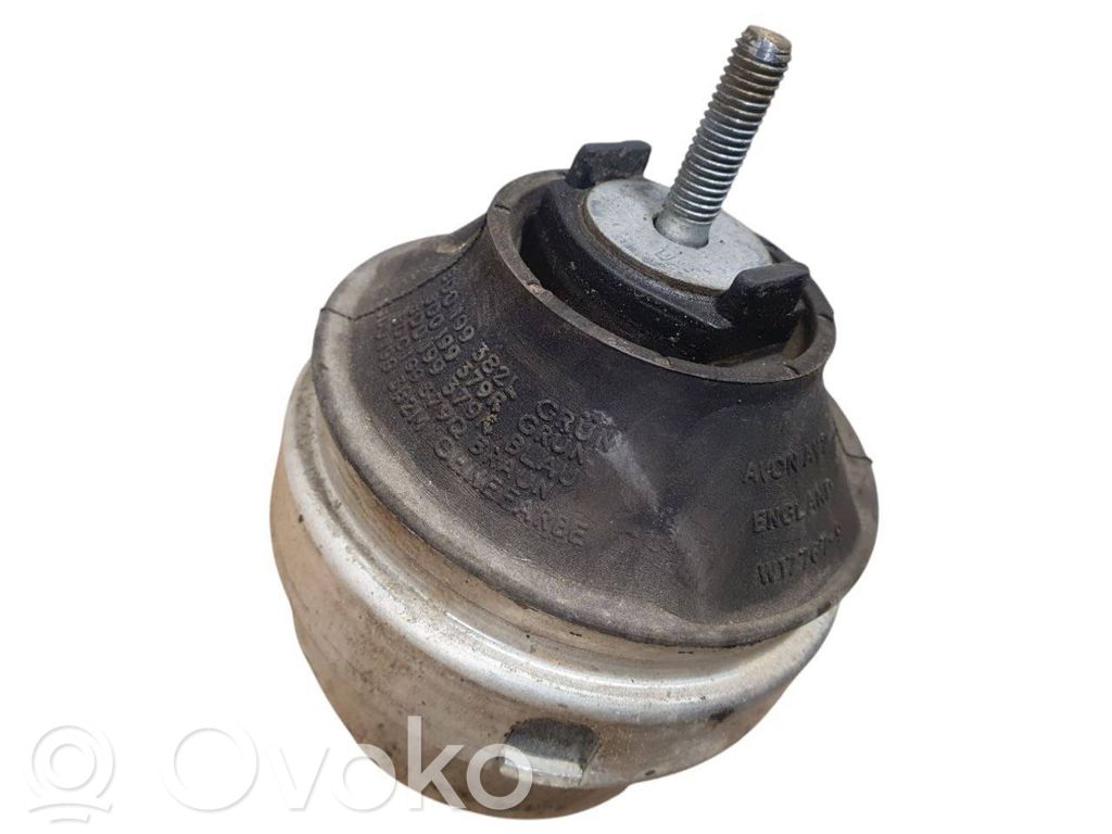 Audi A4 S4 B5 8D Engine mount bracket 
