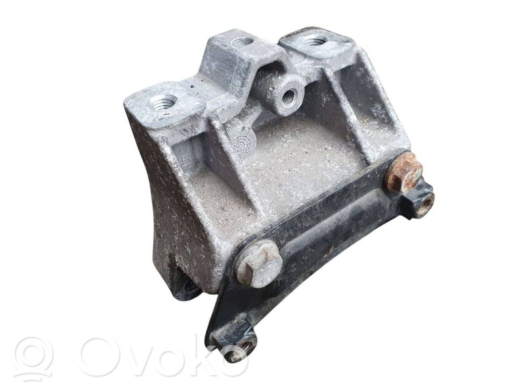 Skoda Octavia Mk2 (1Z) Engine mounting bracket 