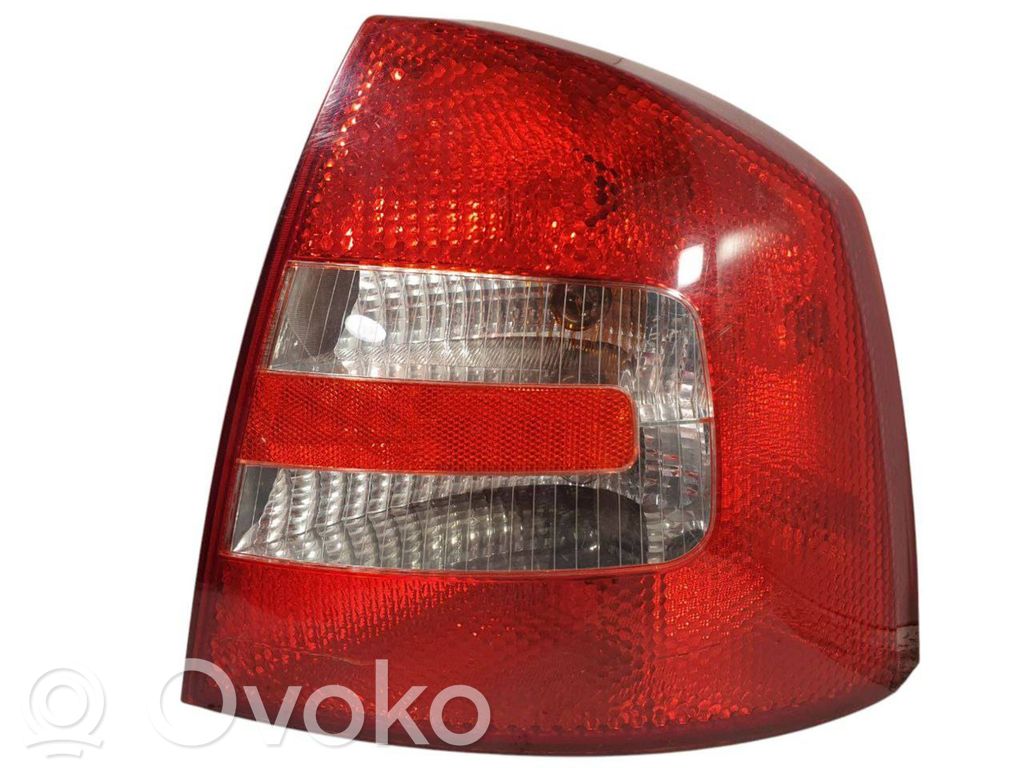 Skoda Octavia Mk2 (1Z) Galinis žibintas kėbule 