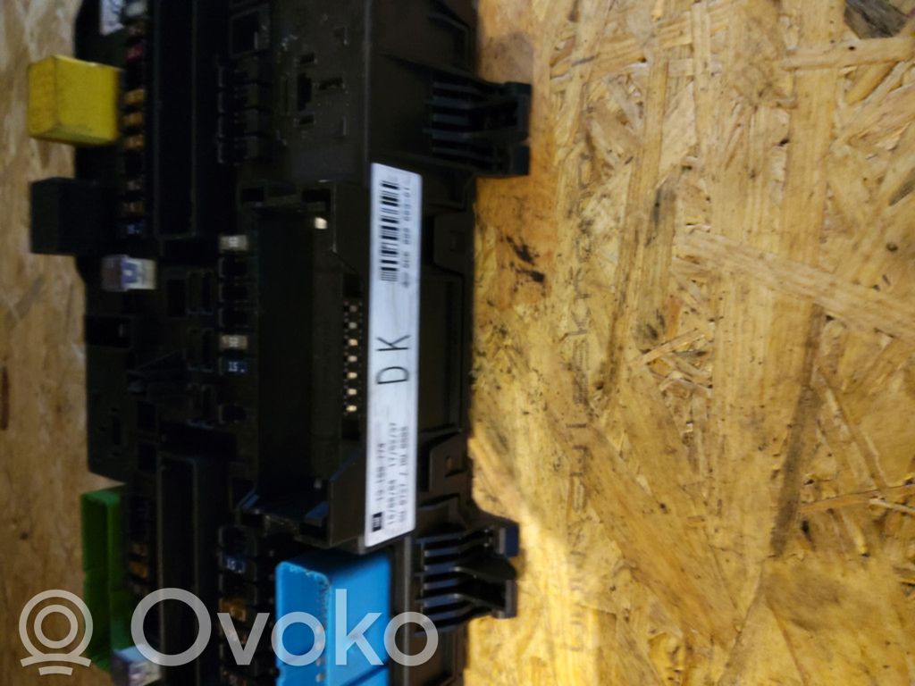 Opel Astra H Fuse module 