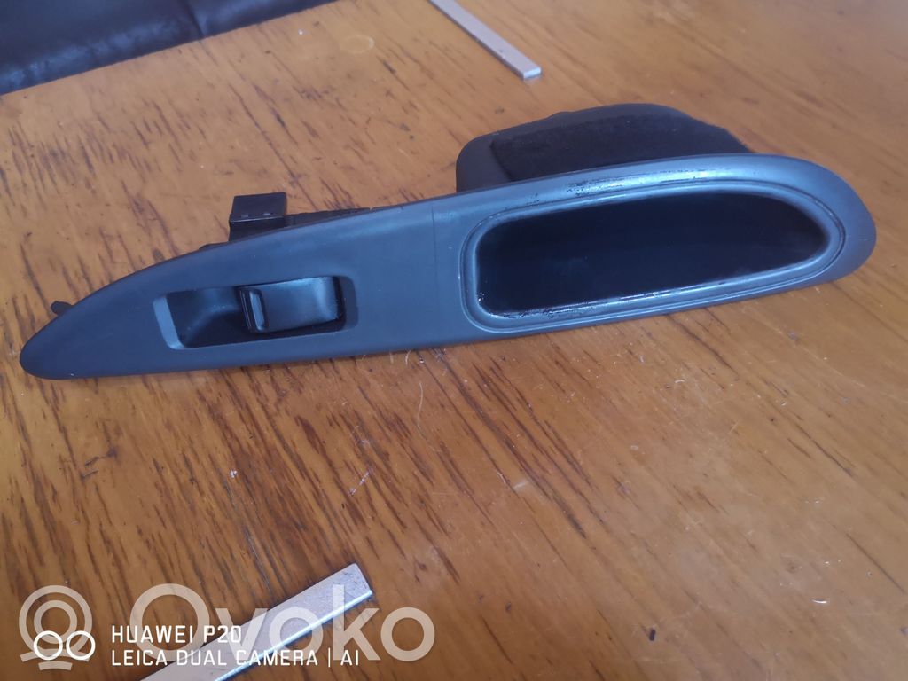 Nissan Primera Interruptor del elevalunas eléctrico 